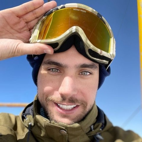 Profile Picture of Farhang Aryan (@farhangaryan) on Poshmark