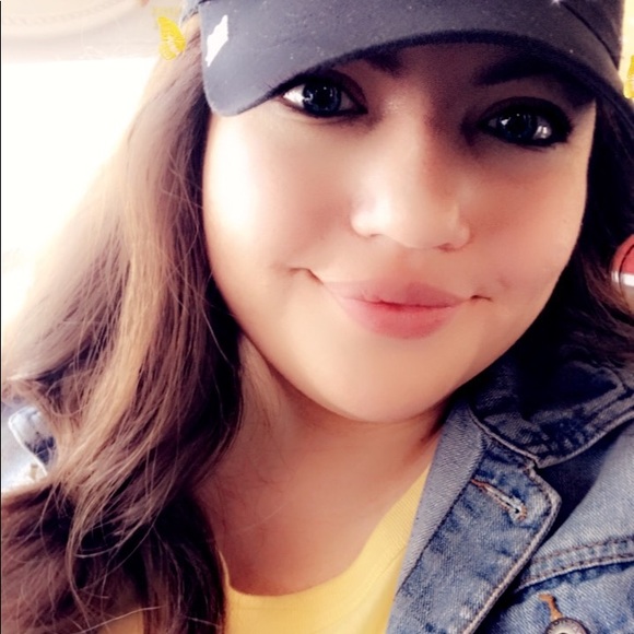 Profile Picture of Kenia Aviles (@kenia08aviles) on Poshmark