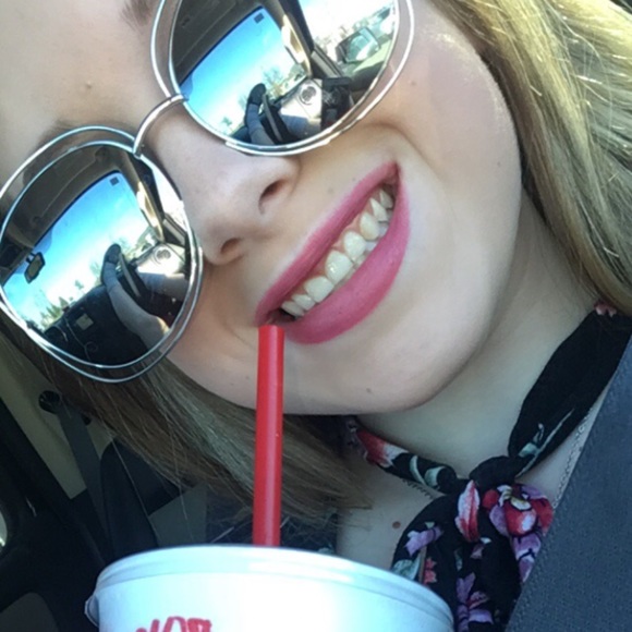 Kathy Neagley - Poshmark Profile Picture of Kathy Neagley (@kathlneagley) on Poshmark