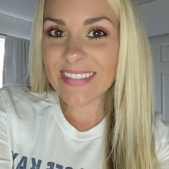 Profile Picture of Antonia Alamo (@tonialamo2010) on Poshmark