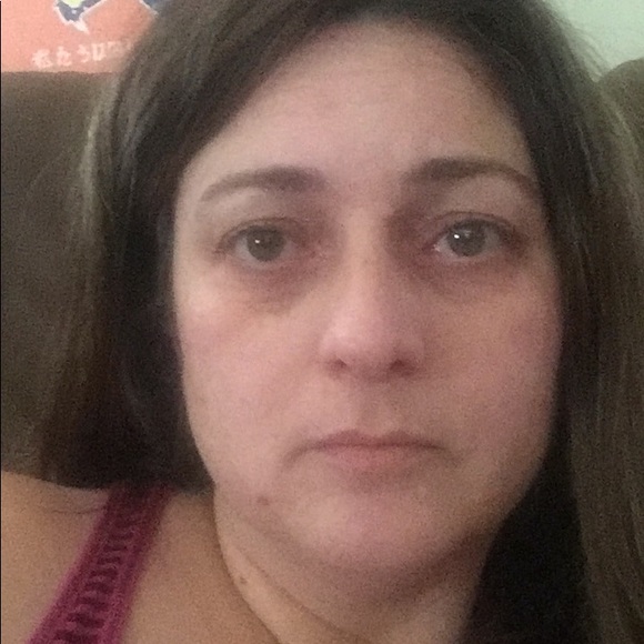 Profile Picture of Angela Alexander (@angelaalexan677) on Poshmark