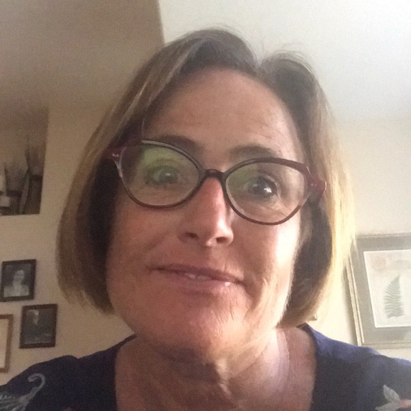 Profile Picture of Laura Holgate (@laholgate) on Poshmark