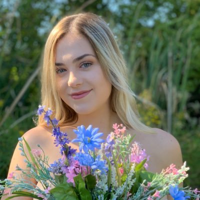 Profile Picture of Leah (@Leah_Snell) on Twitter