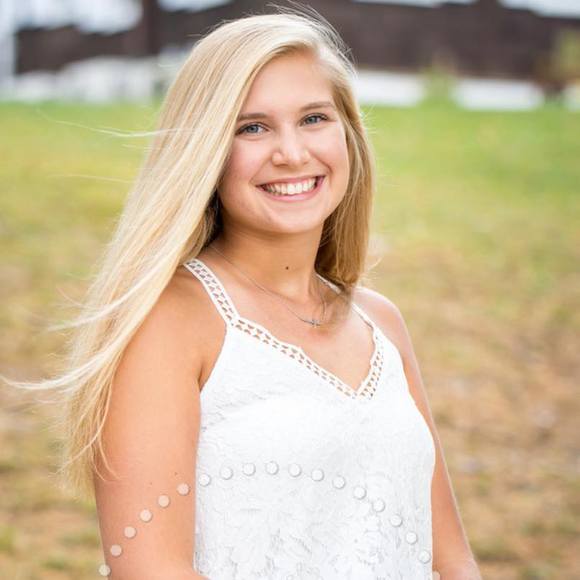 Profile Picture of Makayla Baransky (@makaylabaransky) on Poshmark