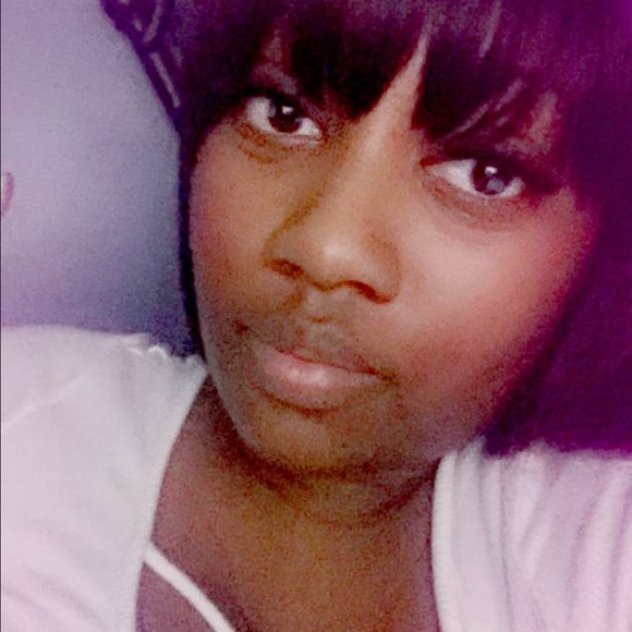 Profile Picture of Amanda Valme (@valme123) on Poshmark