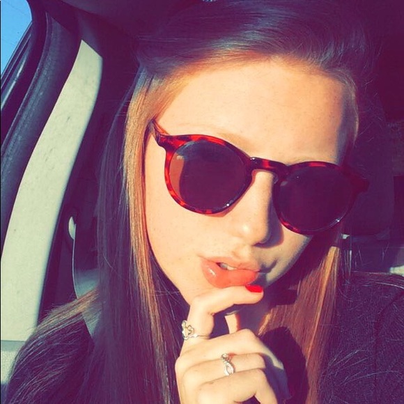 Profile Picture of Amanda Dejonge (@aamandaasays) on Poshmark