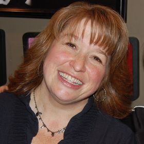 Profile Picture of Julie Osborne (@joeynroy) on Pinterest