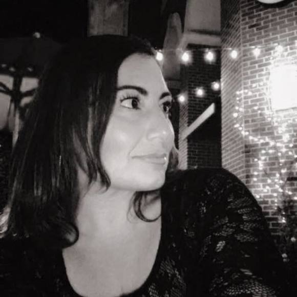Profile Picture of Amy Tazza (@ahtazza) on Poshmark