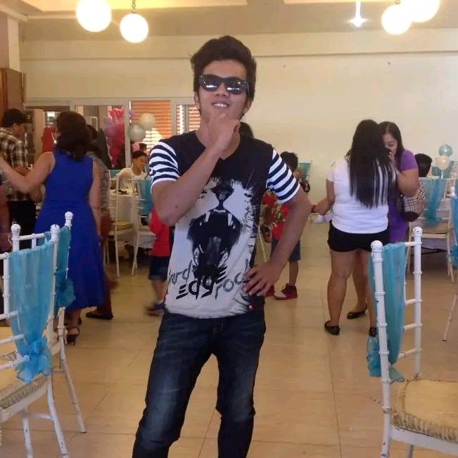 Profile Picture of JS Pagcaliwagan (@jameslabsyouu) on Tiktok