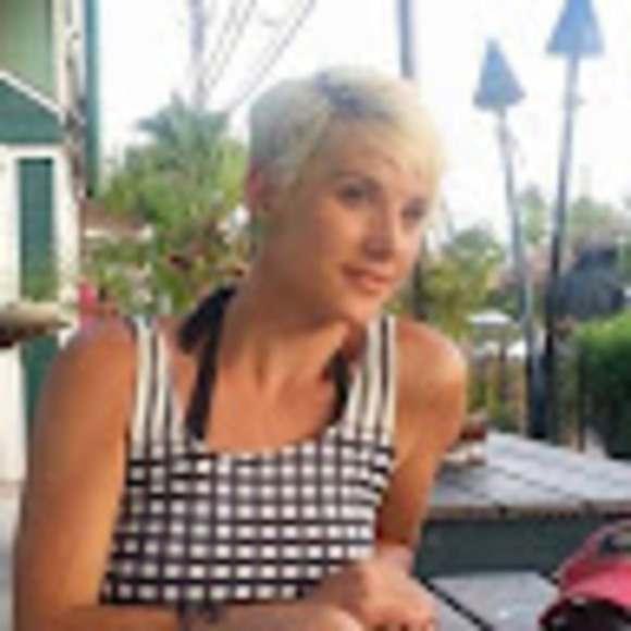 Profile Picture of Libby Dowling (@libbydowling) on Poshmark