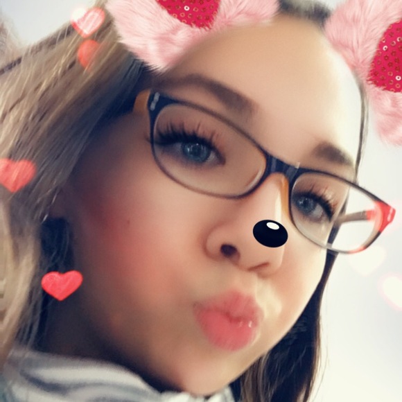 Profile Picture of Bekah Beachey (@bekah_beachey) on Poshmark