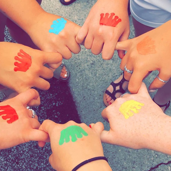 Profile Picture of Leslie Gallion (@lesliegallion_) on Poshmark