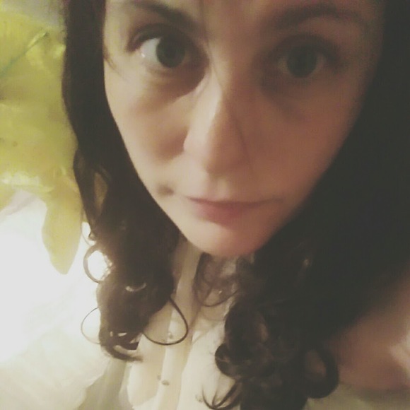 Profile Picture of Elizabeth Mcclaine (@familymcclaine) on Poshmark