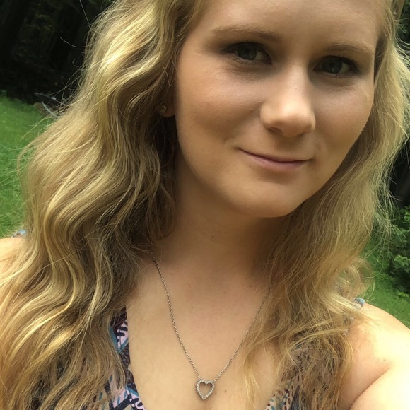 Profile Picture of Kayla Umbaugh (@umbaugh93) on Poshmark