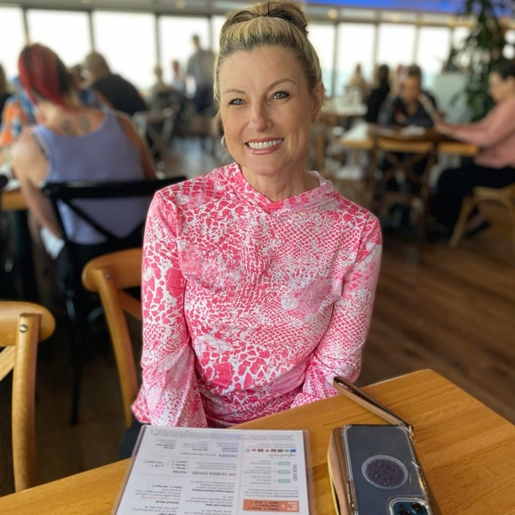 Profile Picture of Eva Hass (@eva_hass) on Poshmark