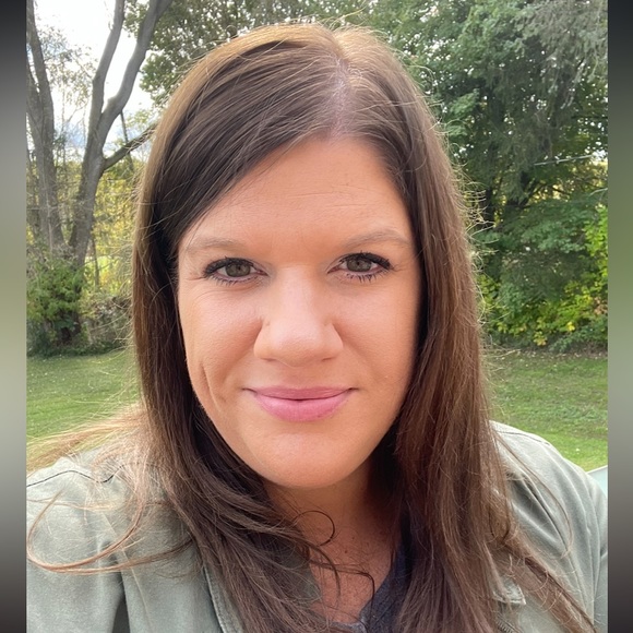 Profile Picture of Nicole Kohlstaedt (@nkohlstaedt) on Poshmark