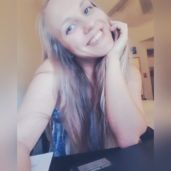 Kim Savage - Poshmark Profile Picture of Kim Savage (@savvysandstone) on Poshmark