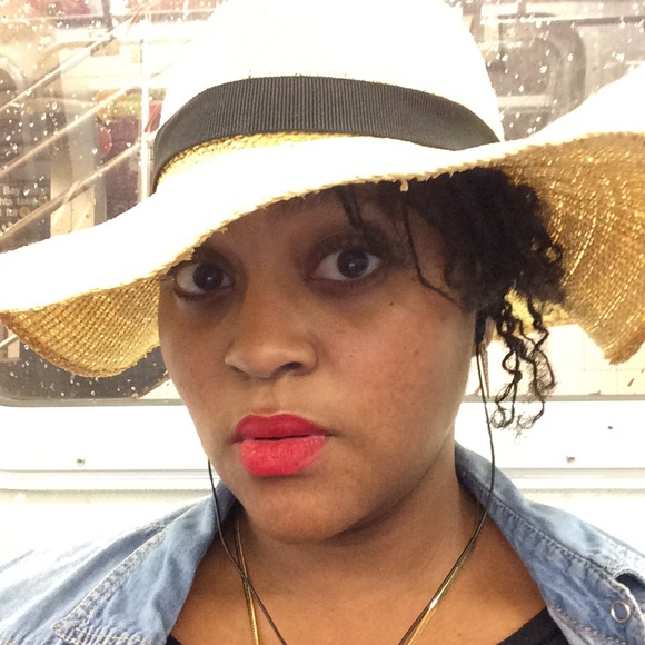 Profile Picture of Sehri Wickliffe (@sawnov09) on Poshmark