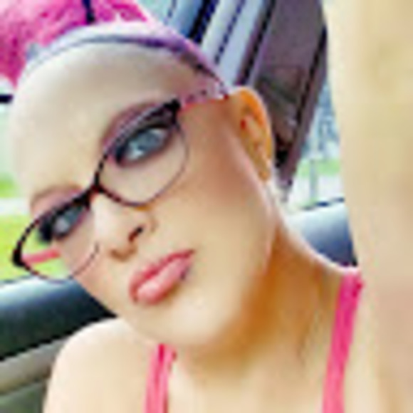 Profile Picture of Leelee_marie Matone (@leelee_mariem) on Poshmark