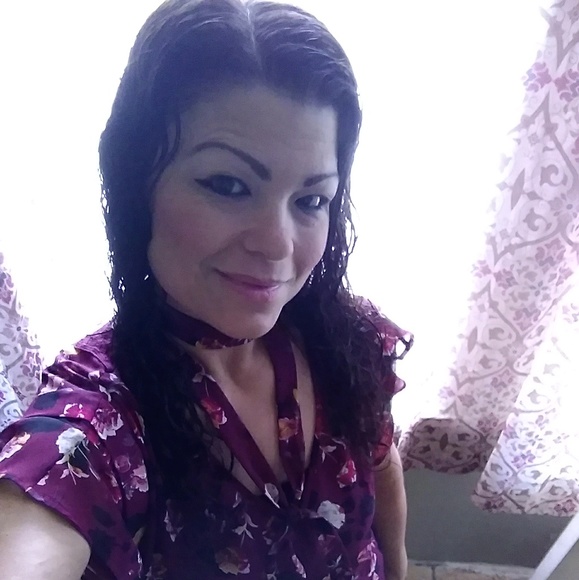 Profile Picture of Reynalda Reyna (@reynaldareyna) on Poshmark