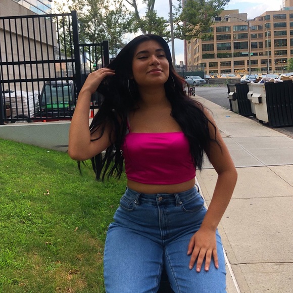 Profile Picture of Daniela Escobar (@danielajescobar) on Poshmark