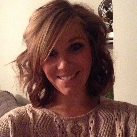 Profile Picture of Sara Eisinger (@sarbear853) on Poshmark