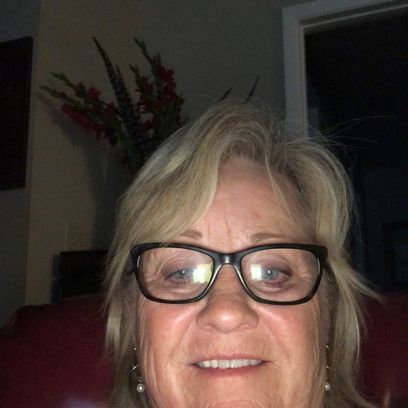 Profile Picture of Linda Cathey (@lcathey52) on Poshmark