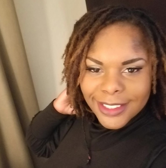 Profile Picture of Tia Andrews (@bentia21) on Poshmark