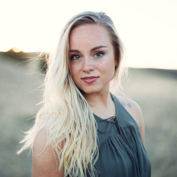 Profile Picture of Rie Stettler (@rie_diculous) on Poshmark