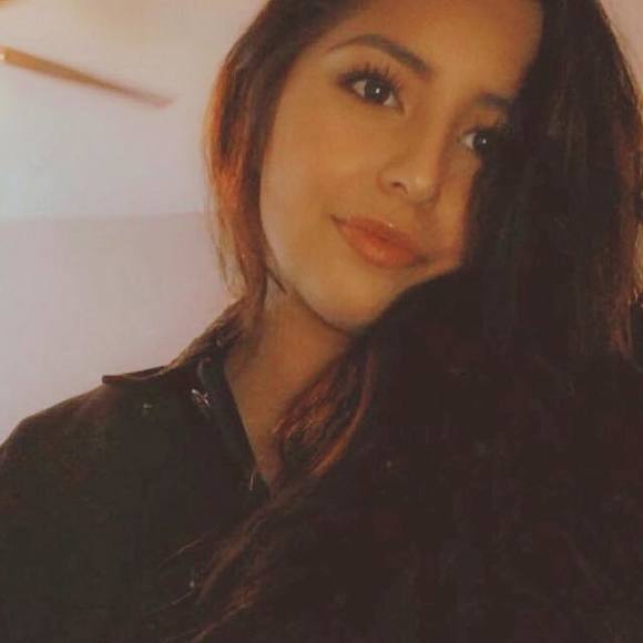 Profile Picture of Dallina Vera (@dfvera) on Poshmark