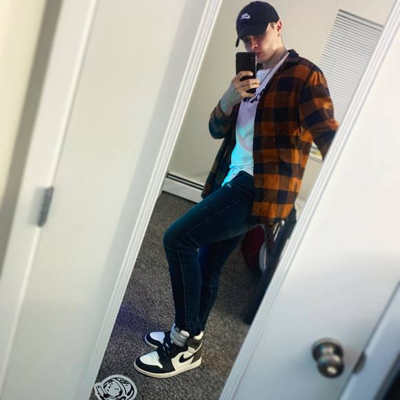 Profile Picture of Kyle Crowe (@kylecrowe) on Poshmark