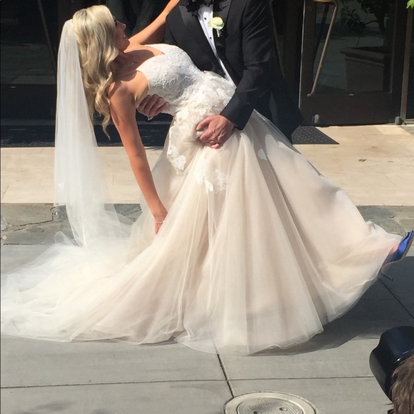 Profile Picture of Katelan Anoushirvani (@kbanoushirvani) on Poshmark