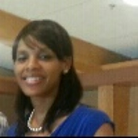 Profile Picture of Meschelle Young (@amyoung7) on Poshmark