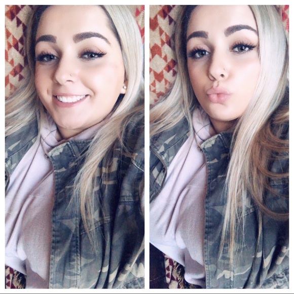 Profile Picture of Alyssa Perrone (@lyssbaby17) on Poshmark