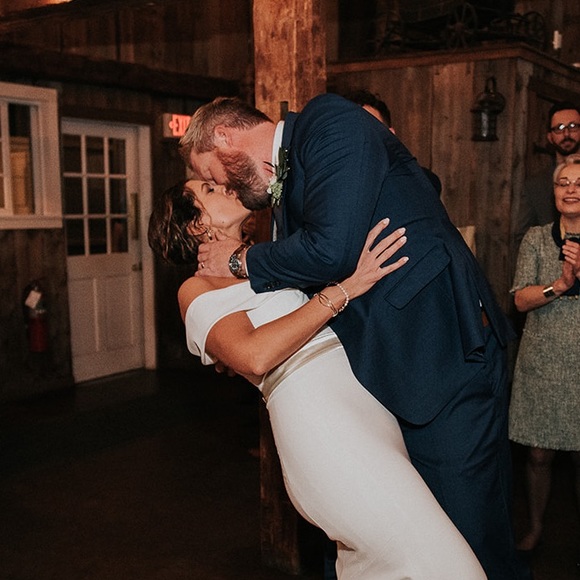 Profile Picture of Caitlin Fitzgibbons (@clfitz85) on Poshmark