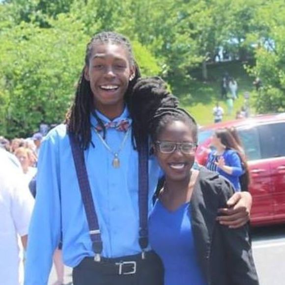 Profile Picture of Kandyce Bartee (@kandycebartee) on Poshmark