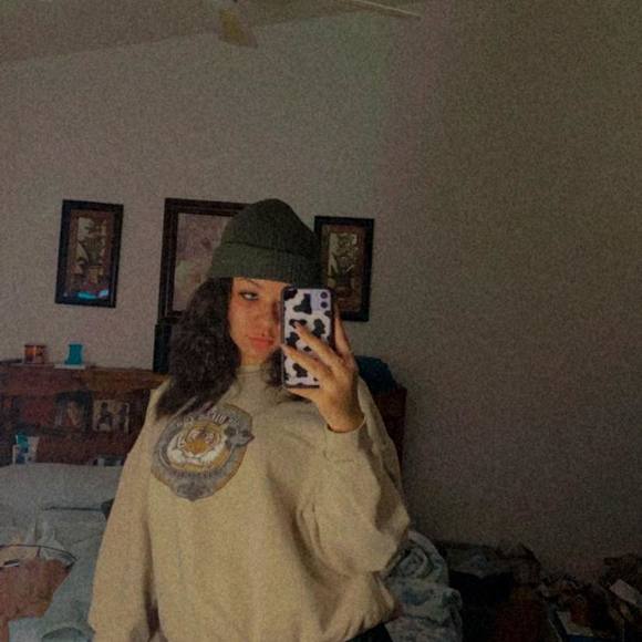 Profile Picture of Hazelyn Kirk (@hazelynkirk) on Poshmark