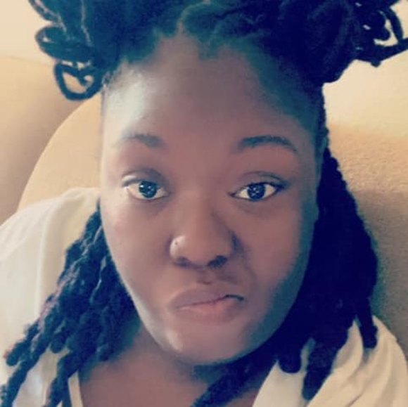 Profile Picture of Danielle Hines (@daniellehine754) on Poshmark