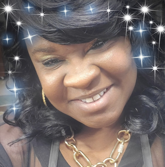 Profile Picture of Carrie Whitener (@carriewhitener) on Poshmark