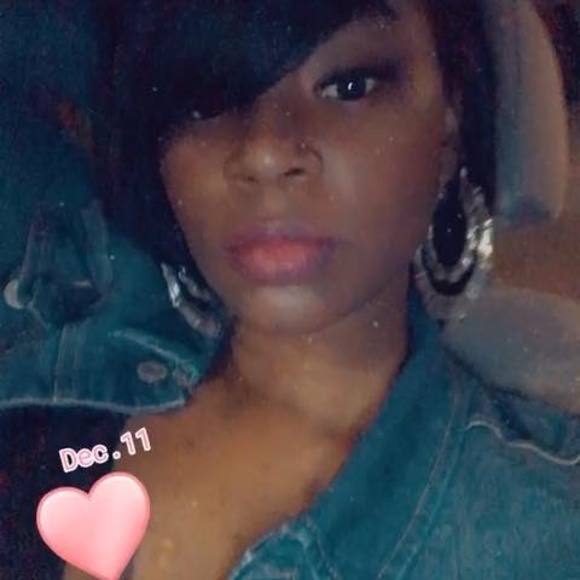 Profile Picture of Angel Pelts (@angelpelts) on Poshmark