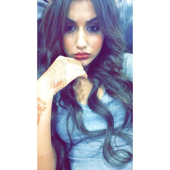 Profile Picture of Vanni 🌺 (@_vannni) on Poshmark