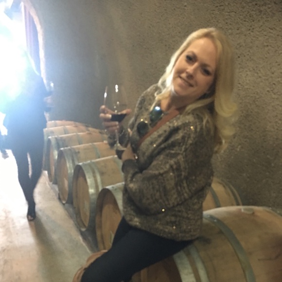 Profile Picture of Amber Wallwork (@wallwork5) on Poshmark