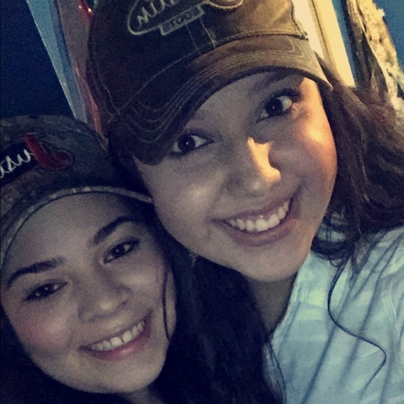 Profile Picture of Adamarys Lozano (@admarys01) on Poshmark