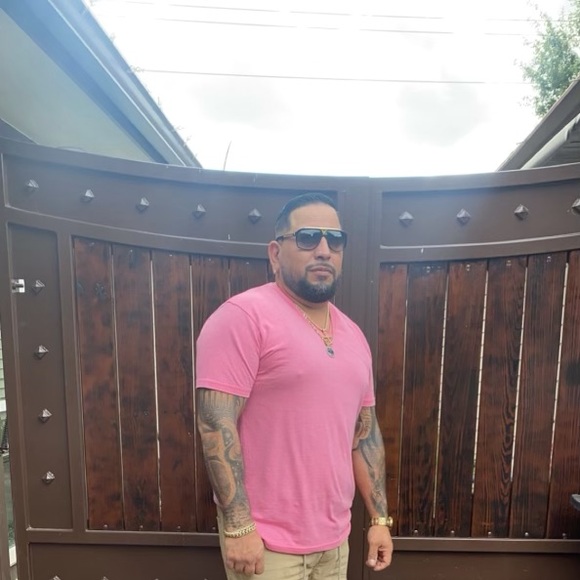 Profile Picture of Adrian Rivera (@adrianrivera448) on Poshmark