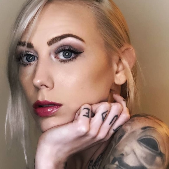 Profile Picture of Marcie Aaron (@marcie_atl) on Poshmark