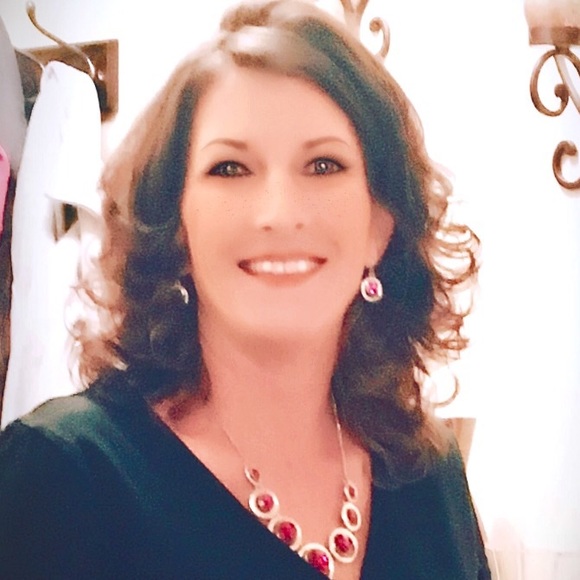 Profile Picture of Shelly Blair (@shellyb219) on Poshmark