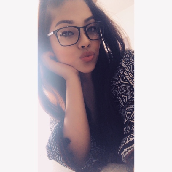 Profile Picture of Esther Barrera (@essie__94) on Poshmark