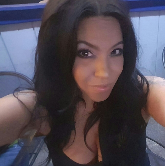 Profile Picture of Kate Knapp (@kate73) on Poshmark