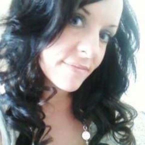 Profile Picture of Jeanette Roberts (@wnightowl101) on Poshmark