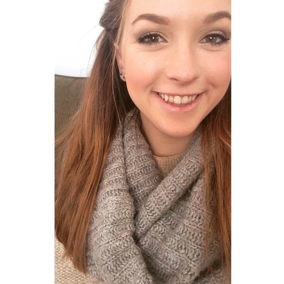 Profile Picture of Becky Trefethen (@beckymaeve) on Poshmark